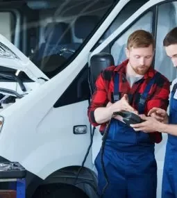 consulting-in-workshop-rbvwzrey8p7blnreypittlfdrc6j0yv5tabk2sbftu